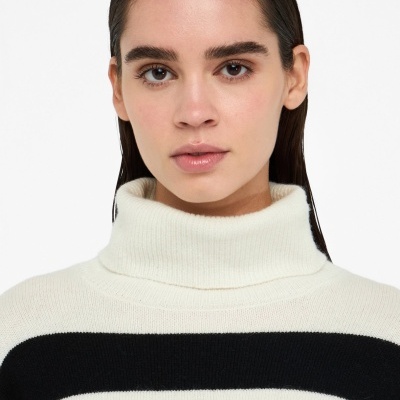 100% wool polo-neck with bejewelled buttons