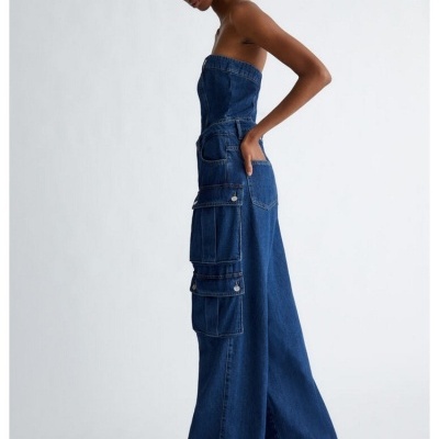Macacão comprido em ganga azul escura com bolsos utilitários