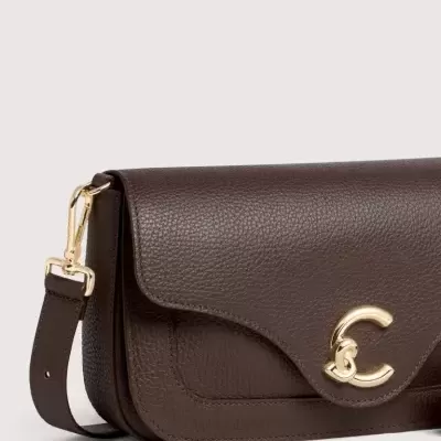 Mala de tiracolo em pele castanha com fecho dourado