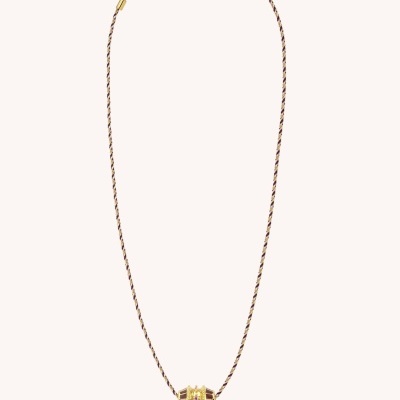 Colar com cordão trançado castanho e bege e pendente dourado com pedras rosas