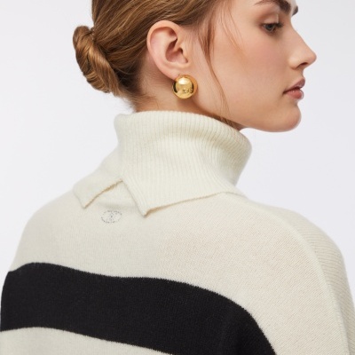 100% wool polo-neck with bejewelled buttons