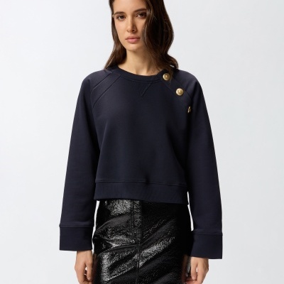 Sweatshirt with buttons