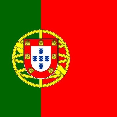 Bandeira nacional de Portugal com escudo central colorido
