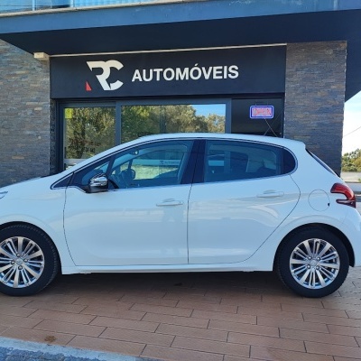 PEUGEOT 208 Allure 1.2 Auto