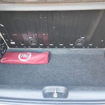 Mala de carro cinzenta com bolsa vermelha FIAT