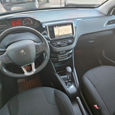 PEUGEOT 208 Allure 1.2 Auto