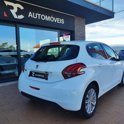PEUGEOT 208 Allure 1.2 Auto