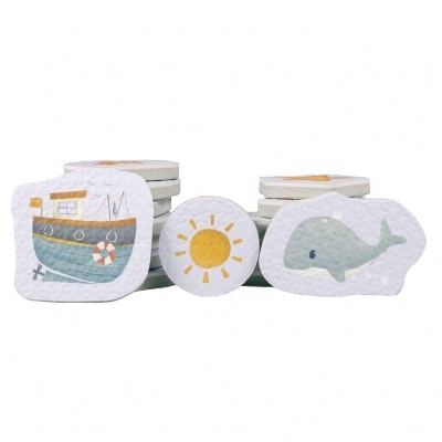 Conjunto de cartões infantis com desenhos de barco, sol e baleia em relevo.