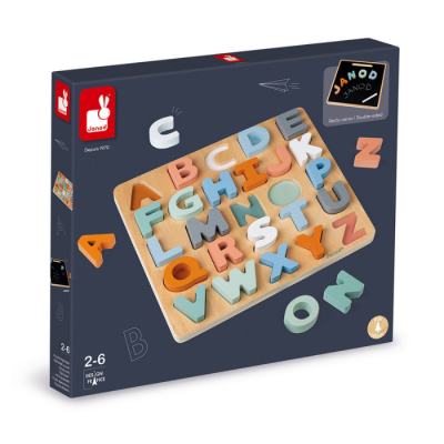 Jogo educativo de encaixe de letras do alfabeto em madeira colorida com tabuleiro e embalagem azul