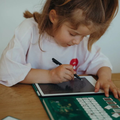 Tablet Mágico com ilustrações: Animais Selvagens | KidyWolf