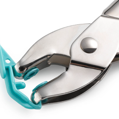 Alicates metálicos com encaixe azul turquesa
