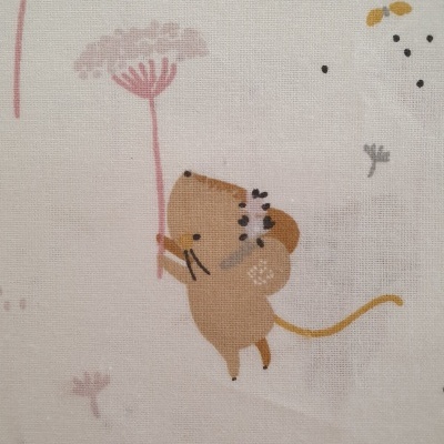 Baby Mouse fundo branco