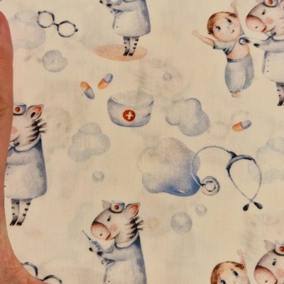 Doutora Zebra fundo branco 50cm