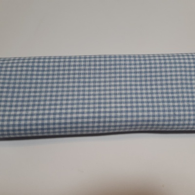 Pano de tecido azul e branco com padrão quadriculado