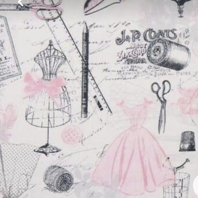 Tecido estampado com motivos de costura e moda em rosa, preto e branco