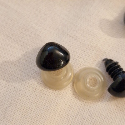 https://www.risquinhasebolinhas.com/product/nariz-preto-triangular-para-bonecos-12mm-com-fecho-de-seguranca https://www.risquinhasebolinhas.com/product/nariz-preto-triangular-para-bonecos-12mm-com-fecho-de-seguranca