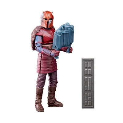 Figura de ação medieval com capacete e armadura segurando objeto azul com peça cinzenta ao lado.