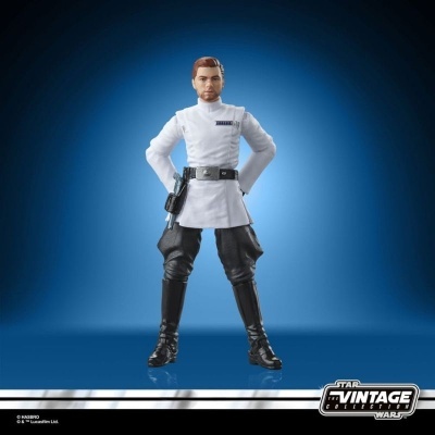 Figura de ação Star Wars com uniforme branco e calças pretas