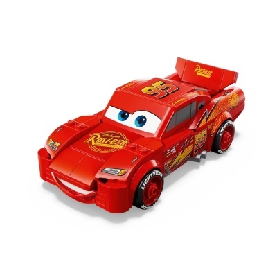 Carro de brinquedo vermelho estilo LEGO com olhos e inscrições