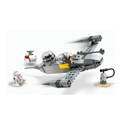 Lego Star Wars com nave espacial cinzenta, figuras humanas e Baby Yoda.
