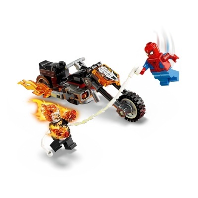 Conjunto LEGO com mota e duas mini-figuras Ghost Rider e Spider-Man