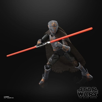 Figura de ação Star Wars com sabre de luz vermelho
