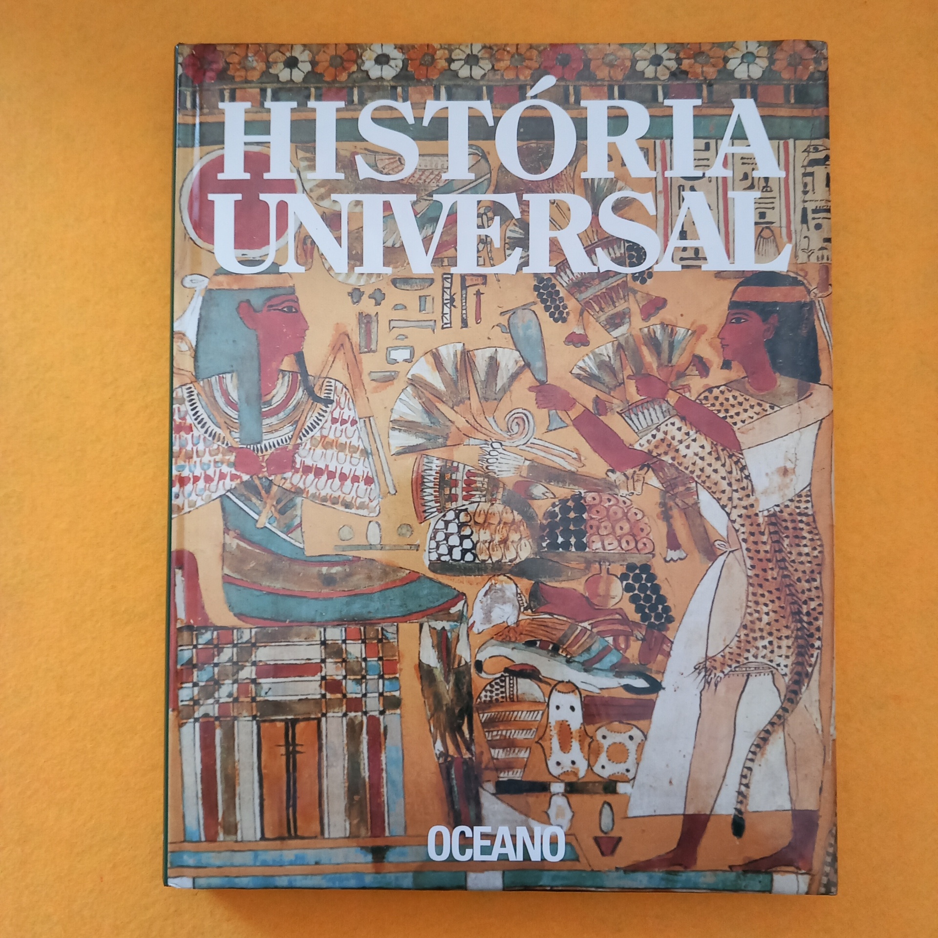 História Universal - Pré-História e primeiras culturas II Capa de livro História Universal com pintura egípcia antiga