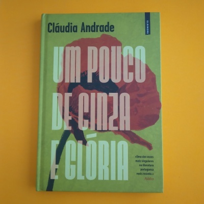Um Pouco de Cinza e Glória, Cláudia Andrade