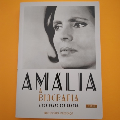Amália. A Biografia, Vítor Pavão dos Santos