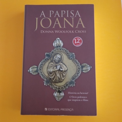 A Papisa Joana, Donna Woolfolk Cross