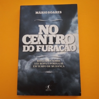 No Centro do Furacão, Mário Soares