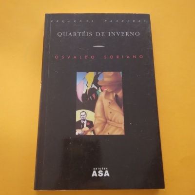 Livro 'Quarteis de Inverno' de Osvaldo Soriano com capa preta e ilustração colorida