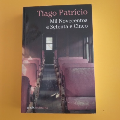 Mil Novecentos e Setenta e Cinco, Tiago Patrício