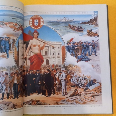 Ilustração histórica com figura feminina, multidão, uniformes e cenas de combate num livro aberto