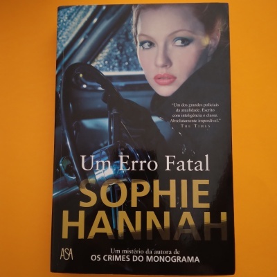 Um Erro Fatal, Sophie Hannah