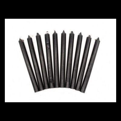 Dez velas pretas finas em leque sobre fundo branco