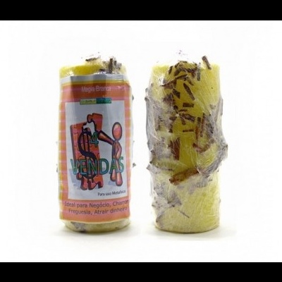 Duas velas amarelas embaladas, uma com rótulo colorido com texto 14 VENDAS, outra só com plástico