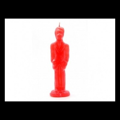 Vela vermelha em forma de figura humana masculina com base circular