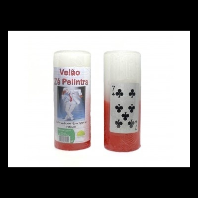 Velões cilíndricos branco e vermelho com rótulo e carta sete de paus