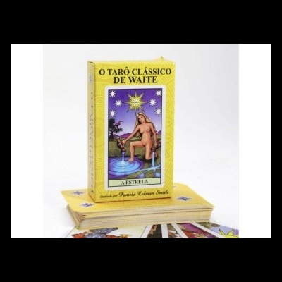 Baralho de tarô O Tarô Clássico de Waite com carta A Estrela à frente e cartas espalhadas