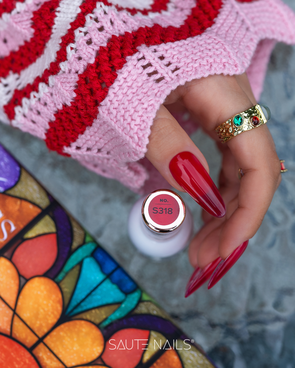 Verniz Gel Saute Nails S318 - Glass Red (Vermelho Semi-transparente) Verniz Gel Saute Nails S318 - Glass Red (Vermelho Semi-transparente)