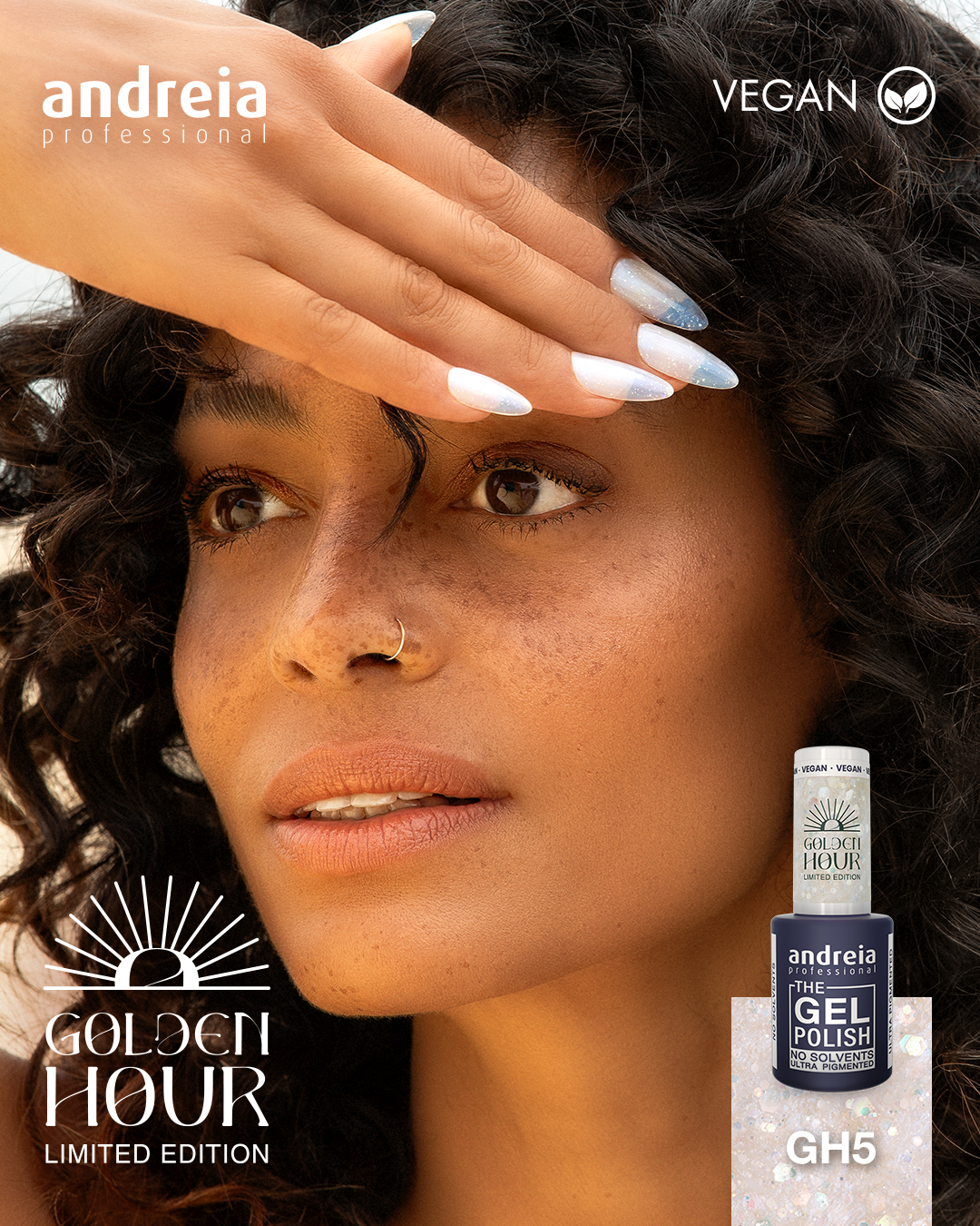 The Gel Polish Andreia GH5 – Branco translúcido com glitter holográfico The Gel Polish Andreia GH5 – Branco translúcido com glitter holográfico