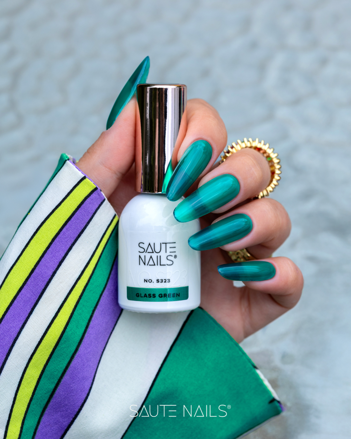 Verniz Gel Saute Nails S323 - Glass Green (Verde Semi-transparente) Verniz Gel Saute Nails S323 - Glass Green (Verde Semi-transparente)