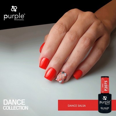 Mão com unhas vermelhas e unha decorada ao lado de frasco de verniz gel purple Professional