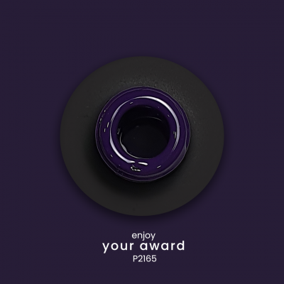 Objeto circular roxo brilhante sobre círculo preto fosco com texto 'enjoy your award P2165'