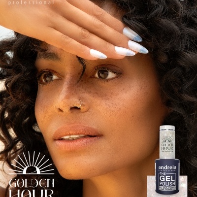 The Gel Polish Andreia GH5 – Branco translúcido com glitter holográfico