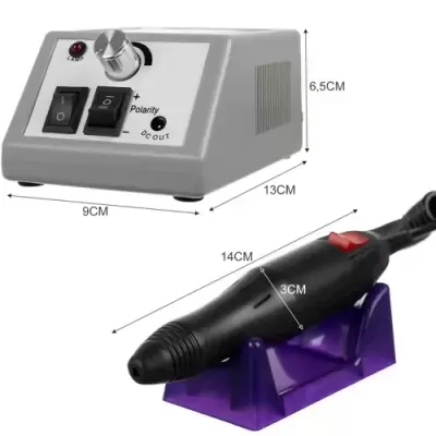 máquina elétrica com unidade de controlo cinzenta e ferramenta preta numa base roxa