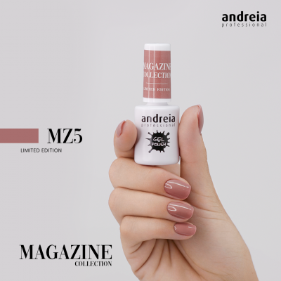 Verniz gel revista coleção em frasco branco e rosa com unhas rosa claro em fundo cinza