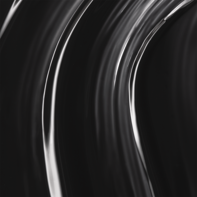 Curvas fluidas e brilhantes em preto e cinza com reflexos de luz