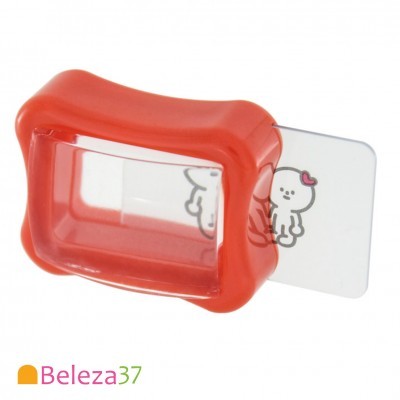 Lupa de plástico vermelha com ilustração de cão branco num cartão transparente